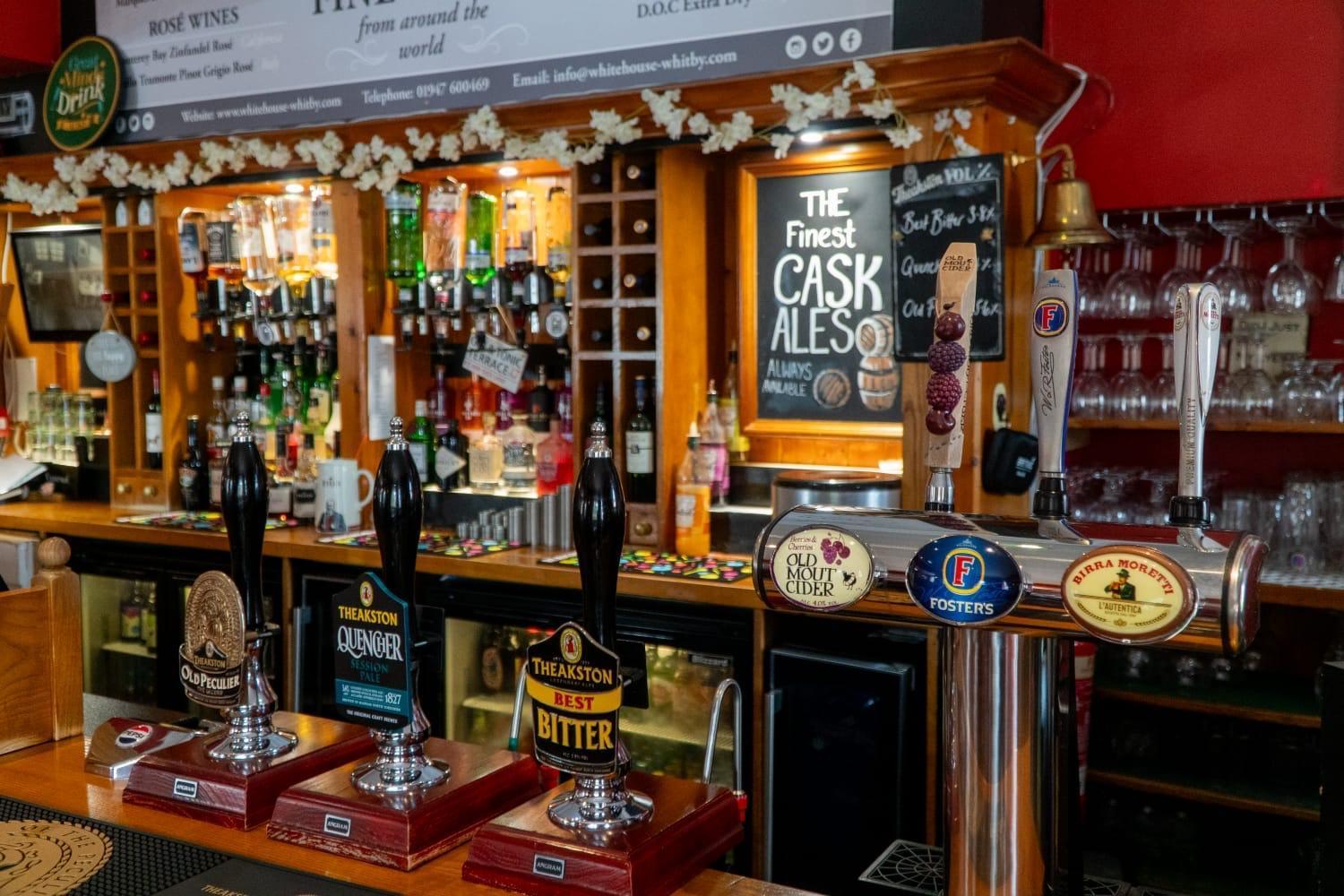The White House Inn - ウィットビー エクステリア 写真