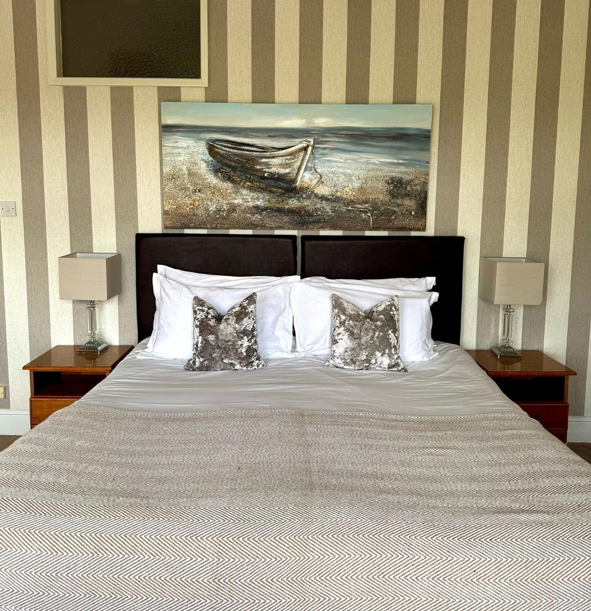 The White House Inn - ウィットビー エクステリア 写真